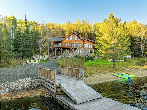 Sunset Cove Retreat - private bay in Crane Lake with year-round availability!