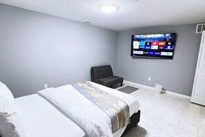 5 bedrooms, iron/ironing board, WiFi, bed sheets