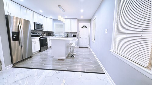 3 BR House  by DC, NW Stadium, UMD and Six Flag