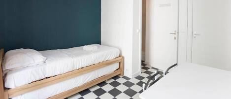 1 quarto, escrivaninha, ferros/tábuas de passar roupa, Wi-Fi