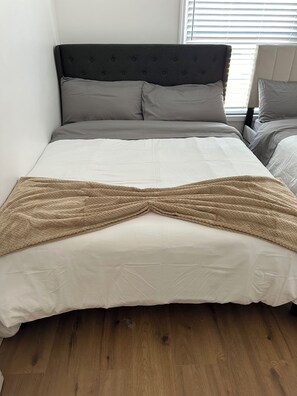 4 bedrooms, iron/ironing board, free WiFi, bed sheets