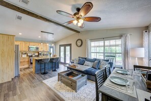 Smart TV, fireplace, stereo