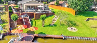 Tranquil Lakefront Getaway w/boat dock, kayaks and firepit.