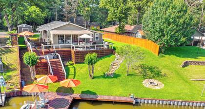 Tranquil Lakefront Getaway w/boat dock, kayaks and firepit.