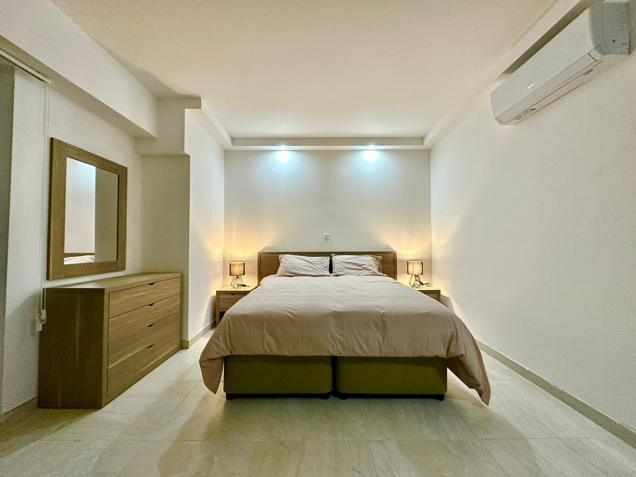 1 dormitorio, tabla de planchar con plancha, wifi gratis y ropa de cama