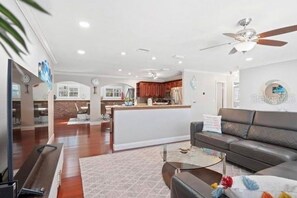 Smart TV - Tropical Oasis with Private Pool & Modern Comforts – Minutes to Beach! (Largo)