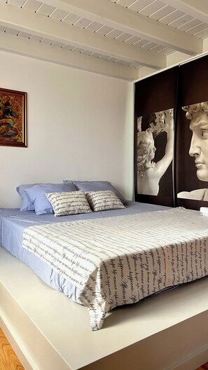 3 bedrooms, desk, iron/ironing board, travel cot