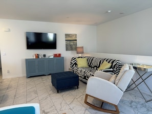 Smart TV, books - Lovely 2B2B Townhouse in SuperB Location in Henderson (Henderson)
