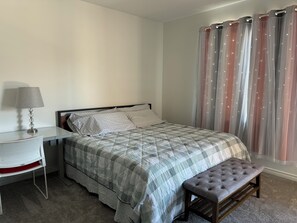 2 عدّة غرف نوم ومكتب وواي فاي مجانًا وملاءات أسرّة