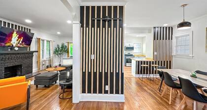 University Heights Renovated Home -King bed ,4-bedroom with WIFI, fitness room