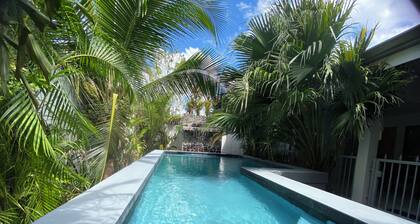 House + Guest house, saltwater pool. private and gated. 5 bedroom 2.5 bath