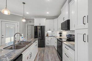 Private kitchen - Charming 3/2 Beach House w/ Pool & Golf Cart Included - 1 Min Walk to Beach (Panama City Beach)