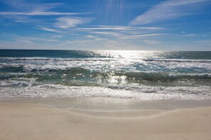 Beach nearby - Charming 3/2 Beach House w/ Pool & Golf Cart Included - 1 Min Walk to Beach (Panama City Beach)