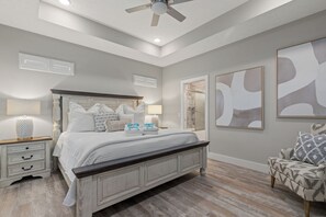 ハウス ベッド (複数台) プールアクセス ガーデンビュー (209 Rose Lane) | 3 室のベッドルーム、客室ごとに異なる装飾、客室ごとに異なるインテリア、デスク