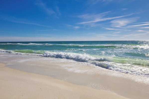 Beach nearby - Charming 3/2 Beach House w/ Pool & Golf Cart Included - 1 Min Walk to Beach (Panama City Beach)