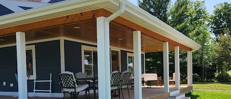 屋外ダイニングエリア