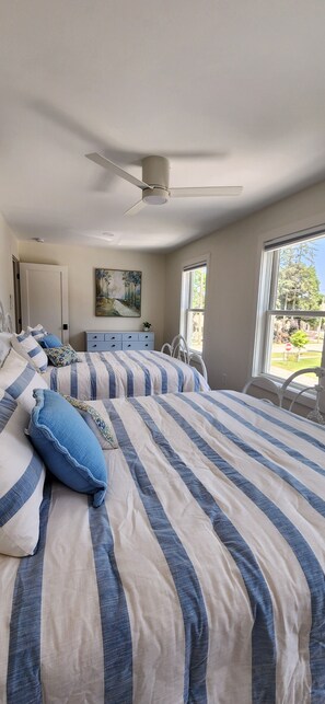 4 bedrooms, desk, iron/ironing board, WiFi - Newly renovated home with lake views, only one block from the beach! (Boyne City)