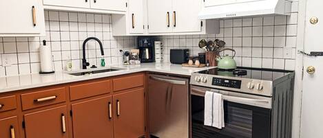 Frigorífic, microones, forn i placa de cuina