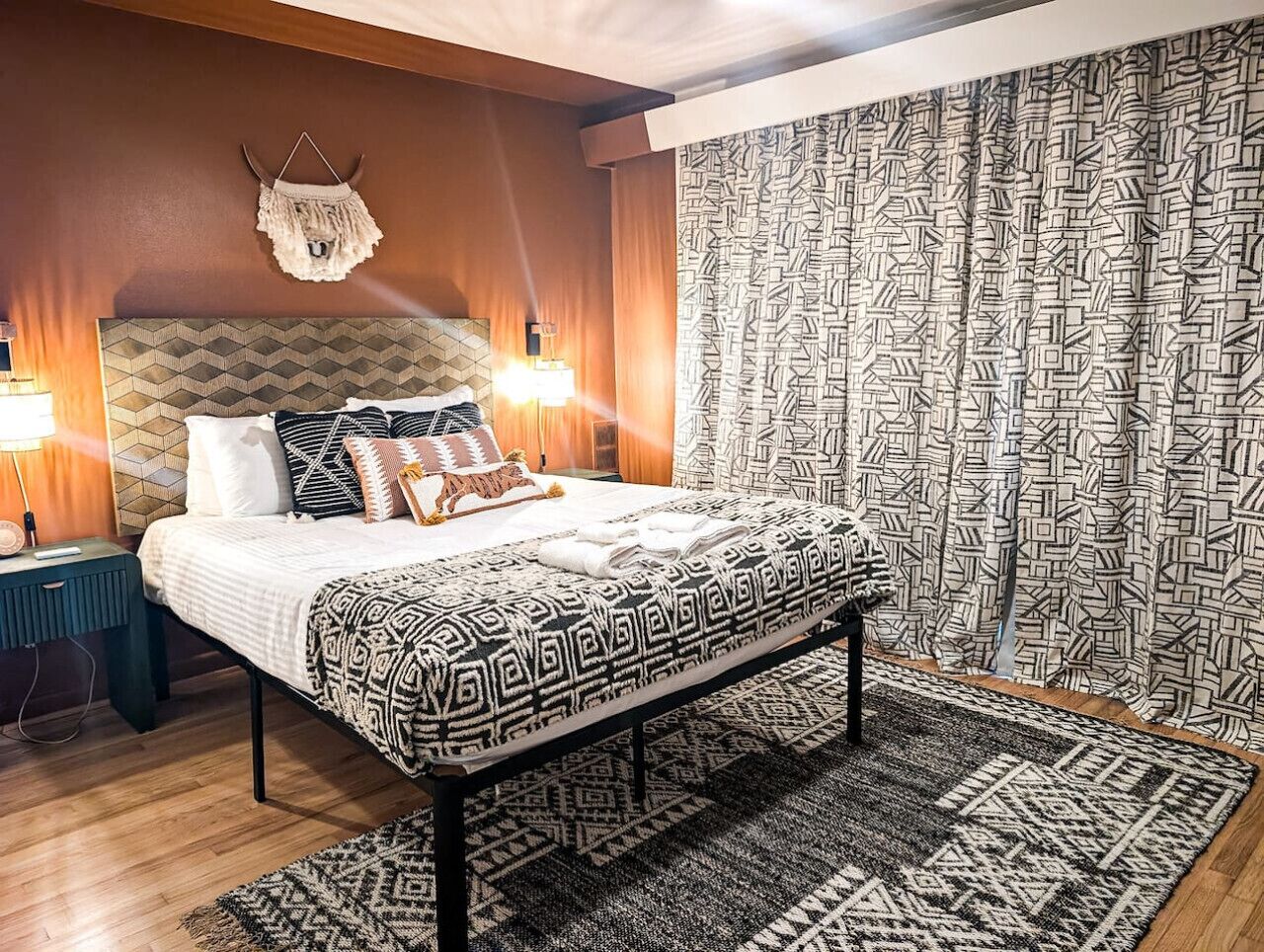 2 bedrooms, desk, iron/ironing board, travel crib