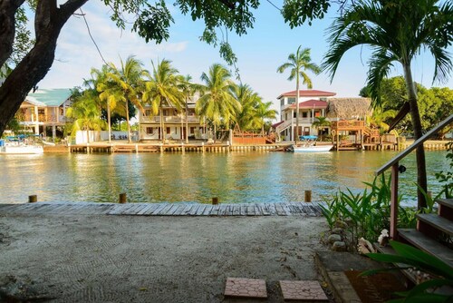 Silver Leaf Cabana 1-Bedroom Cottage on the Water