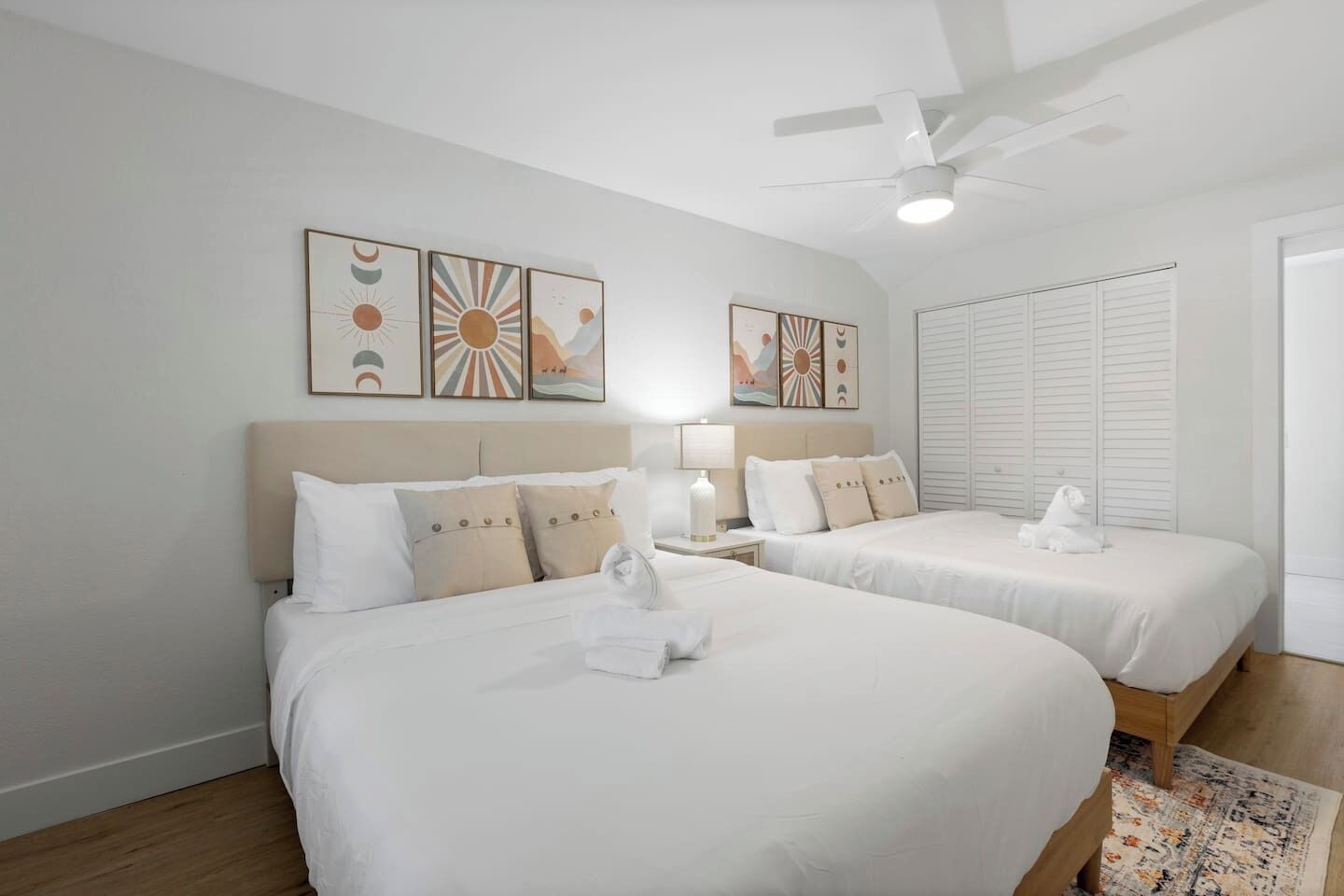 Luxury 1B with prime location, FREE parking & crib