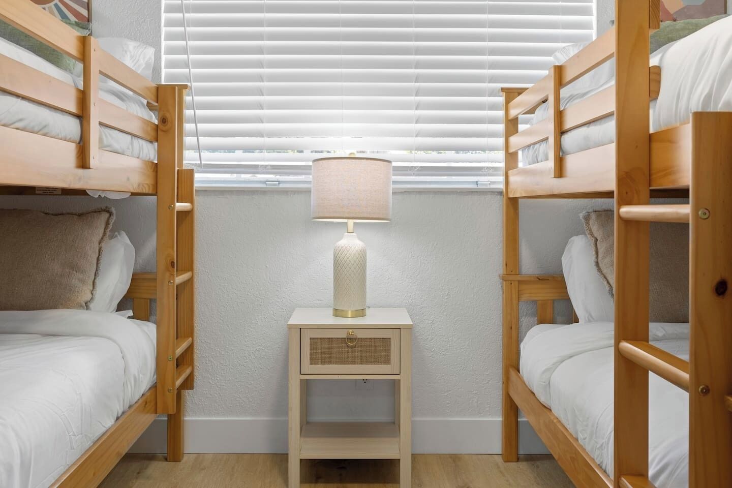 Luxury 1B with prime location, FREE parking & crib