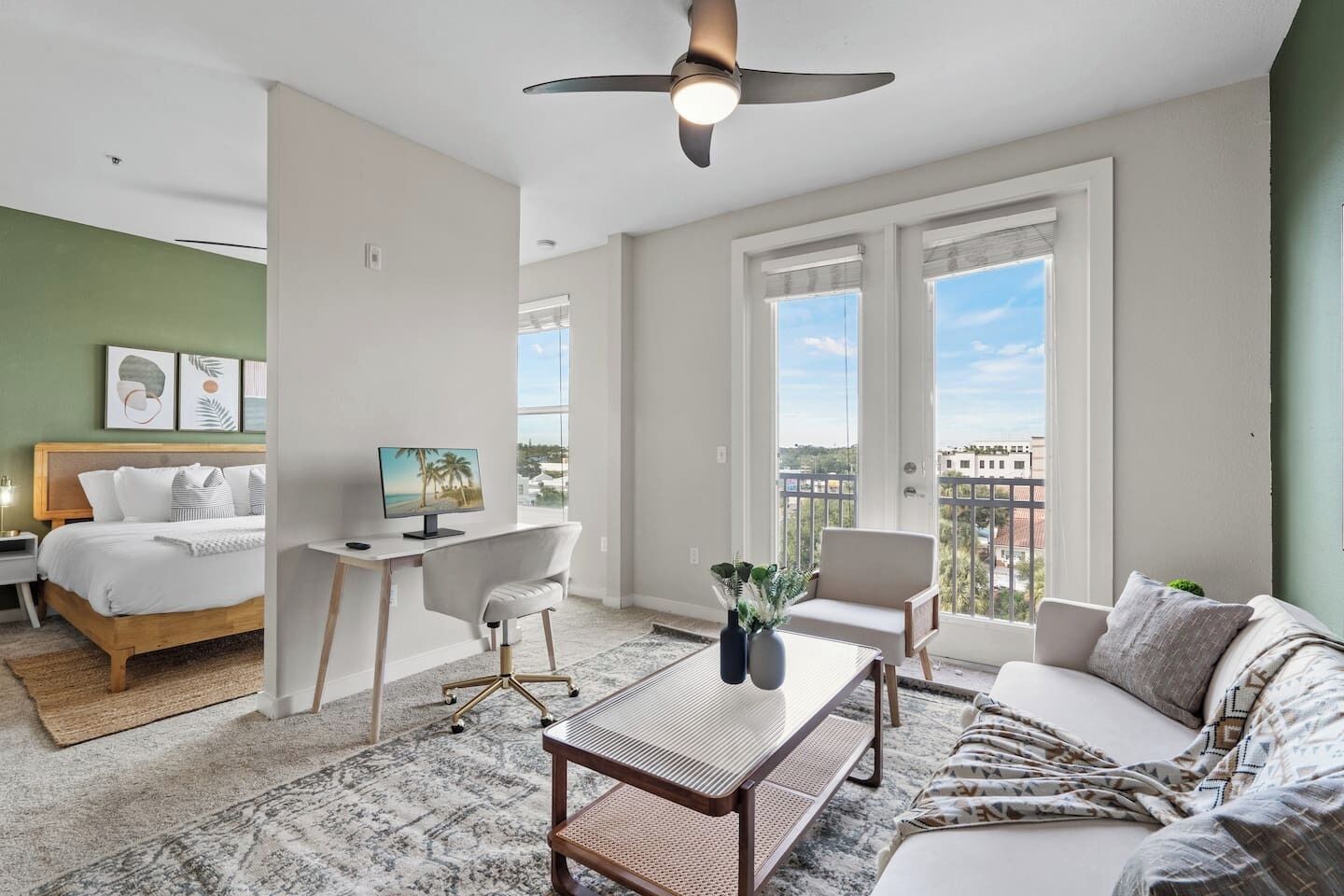 Pool - Gym - FREE parking - Luxury king suite - 4