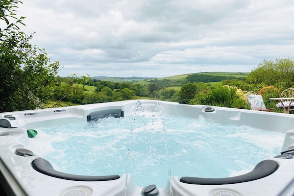 Jacuzzi | Island Yard, Moreleigh