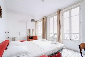 1 bedroom, iron/ironing board, WiFi, bed sheets - Au Pied de la Butte Montmartre Avec Toutes Sortes de Commerces à Moins de 5 Mins (Paris)