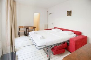 1 habitación, tabla de planchar con plancha, wifi y ropa de cama 
