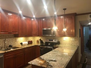 電子レンジ、オーブン、コンロ、食器洗い機