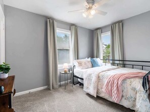 3 chambres, fer et planche à repasser, Wi-Fi gratuit, draps fournis