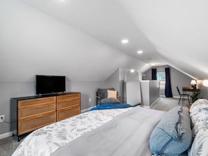 3 bedrooms, desk, iron/ironing board, free WiFi