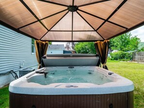 Bain à remous extérieur