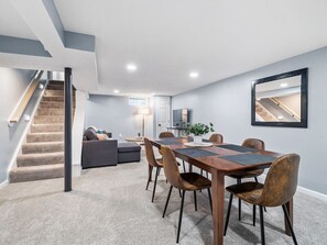 Dining - Expertly Designed Lake Erie Escape W/ Hot Tub (Lorain)