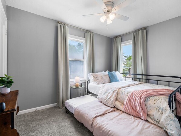 4 bedrooms, desk, iron/ironing board, free WiFi