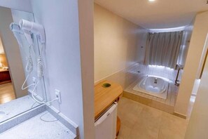 Hair dryer, towels - Apartamento com Requinte e Conforto no Hotel Hotsprings, com Banheira Privativa (Do Turista Caldas Novas)