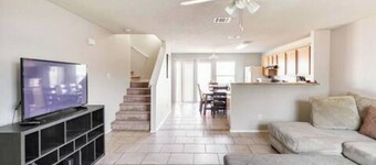 Charming 3-bedroom house with WiFi and Workspace15min from Downtown Dallas