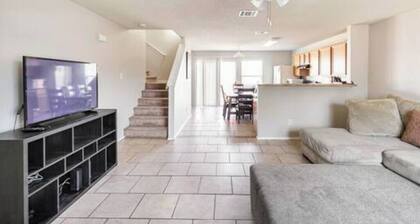 Charming 3-bedroom house with WiFi and Workspace15min from Downtown Dallas