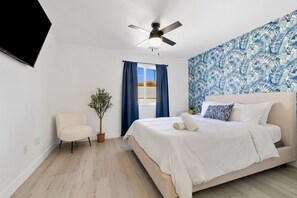 3 Schlafzimmer, Schreibtisch, Bügeleisen/Bügelbrett, Reisekinderbett