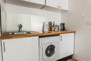 Interior - Studio in Montmartre (paris)