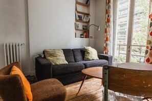 Living area - Studio in Montmartre (paris)