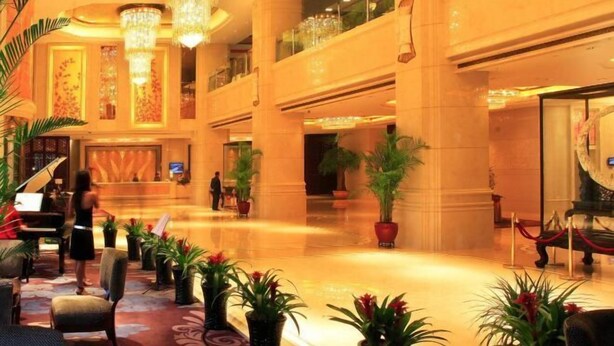 A spacious lobby with a grand piano, multiple potted plants, and a chandelier. - Shaoxing Shangyu Radisson Wanjin Hotel (Shaoxing)