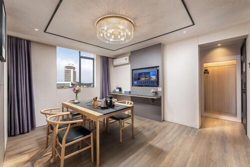 Chengji Hotel (Zhuhai Gongbei Port Gongbei Pedestrian Street Branch)