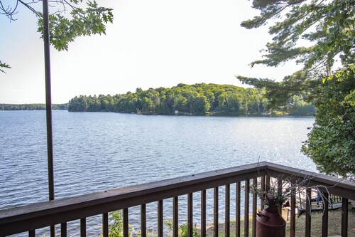 Beautiful 2 bdrm cottage with fireplace and a view in Minden Hills-Pet Friendly!