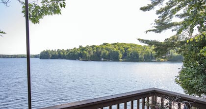 Beautiful 2 bdrm cottage with fireplace and a view in Minden Hills-Pet Friendly!