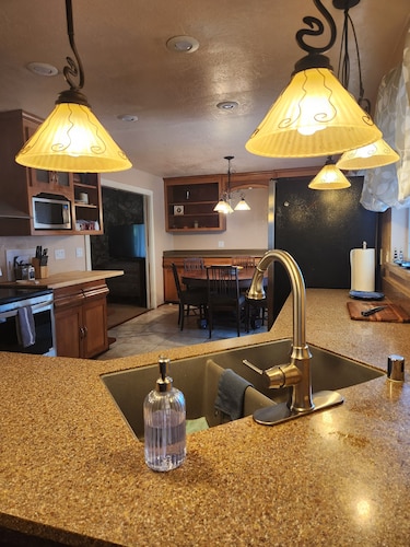 Spacious 3 bdrm home in quiet neighborhood in Quincy