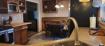 Spacious 3 bdrm home in quiet neighborhood in Quincy