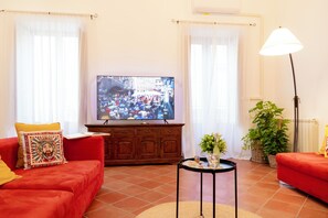 Smart TV - Sicilian Experience • 170sqm Historic Center (Catania)