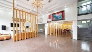 A spacious lobby with a reception desk, a chandelier, and a staircase. - Wugong Mountain near Shuiya Residence (Luxi)